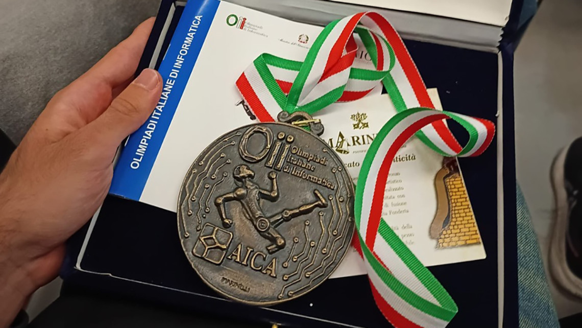 foto della medaglia e dell'attestato